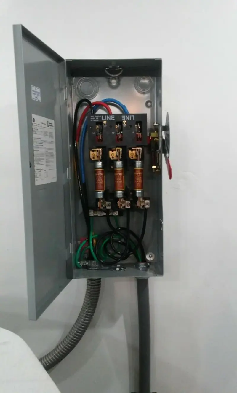 Three-phase disconnect switch installed for Smoke Detector Installation in Wormleysburg